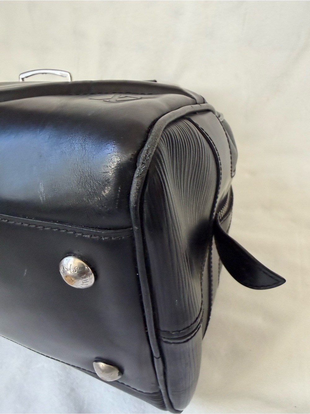 Louis Vuitton Montaigne GM Vintage Bag in Epi Leather - Picture 11 of 16